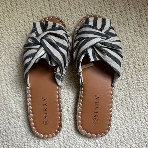 Serra Blue slides. Sz 8
